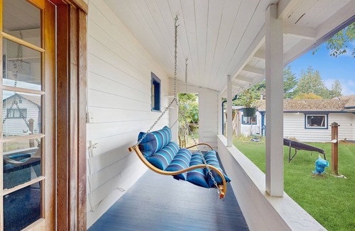 Langley House | Whimsical 1940s waterview gem with sweeping sea views, wildlife, & near town
