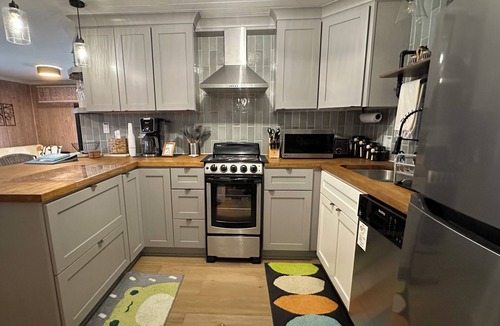 Washington House | Whimsical 2-Bedroom Nest Near Downtown and the Waterfront