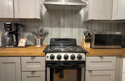 Washington House | Whimsical 2-Bedroom Nest Near Downtown and the Waterfront