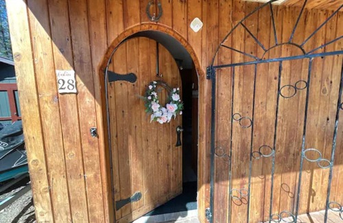 Athabasca Cottage | Whimsical Cottage by the Lake