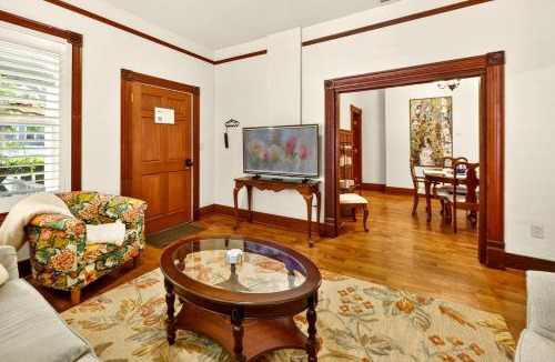 Historic Railroad District House | Whimsy on B- 2BR & Studio Near OSF