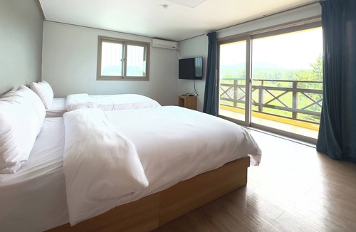 Hallim Hotel | Whinstone Hotel and Resort