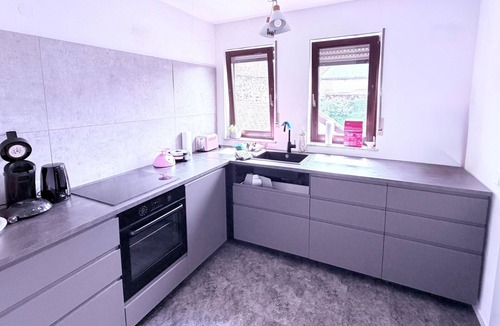 Eppenrod House | Whirlpool, Billiards & Spacious Group House