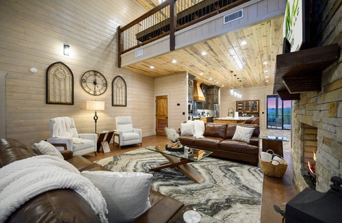 Pickens Cabin | Whiskey Lullaby, 5 bdr w/Pool, View, Pickleball, UTV access