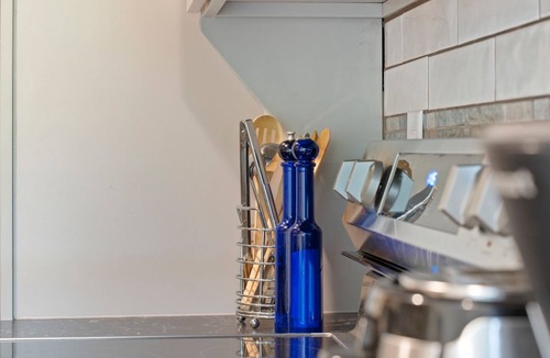 Vancouver House | Whisper Hidden Nest 2Br2Ba Courtyard