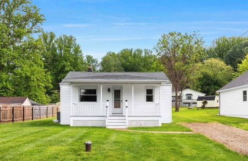 Leesburg House | Whispering Haven Cottage-Wedding & Winery Retreat