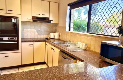 Bongaree Apartment | WHISPERING PALMS