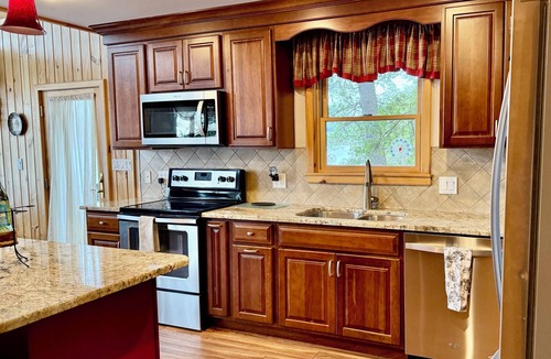 Lake George House | Whispering Pines 4-Season Lakefront Log Cabin