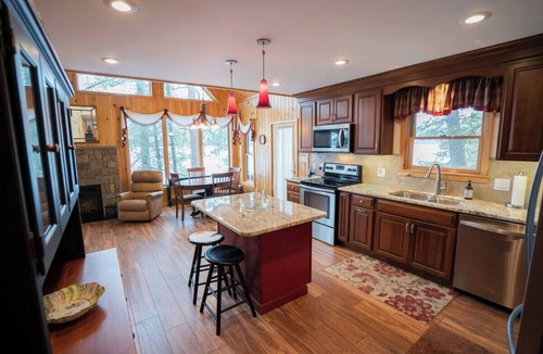 Lake George House | Whispering Pines 4-Season Lakefront Log Cabin