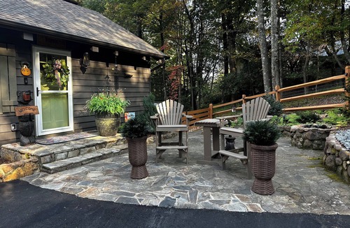Roaring Gap Cottage | Whispering Pines Cottage Near Blue Ridge Pkwy
