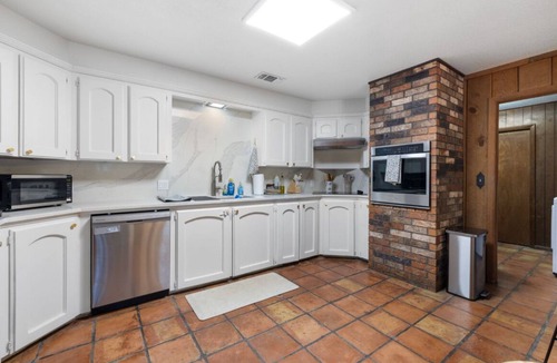 Broken Bow House | Whispering Pines Estate- Beautiful 4 Bedroom with Pickleball Court
