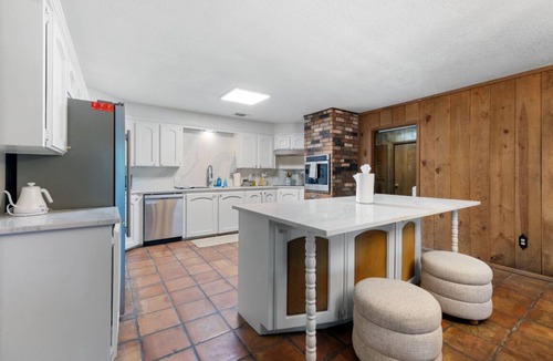 Broken Bow House | Whispering Pines Estate- Beautiful 4 Bedroom with Pickleball Court
