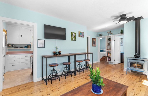 Estes Park House | Whispering Pines Getaway with hot tub, large deck, game room and wildlife views