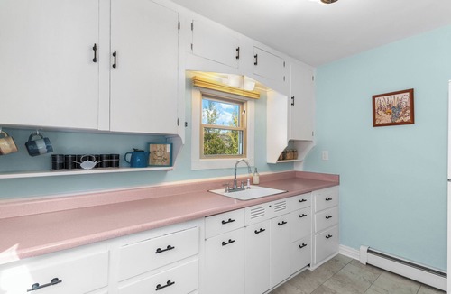 Estes Park House | Whispering Pines Getaway with hot tub, large deck, game room and wildlife views
