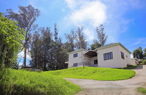 West Mere Villa | Whispering Pines