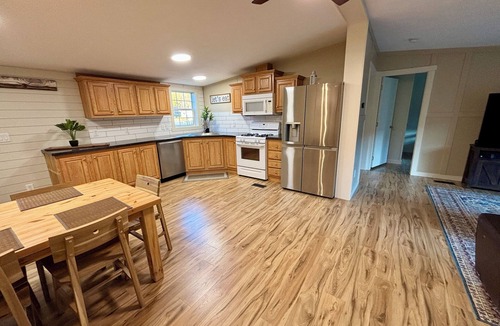 Hensonville House | Whispering River/EV/Mins to Windham and Hunter Mtn