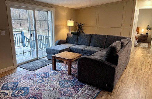 Hensonville House | Whispering River/EV/Mins to Windham and Hunter Mtn
