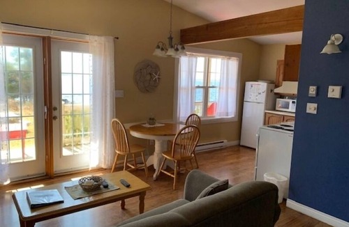Ingomar Cottage | Whispering Waves Cottages