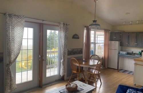 Ingomar Cottage | Whispering Waves Cottages
