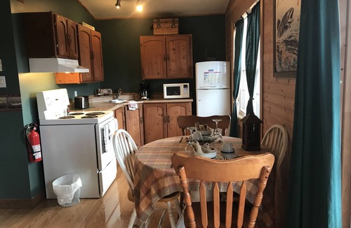 Ingomar Cottage | Whispering Waves Cottages