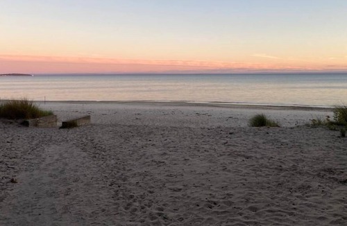 Port Colborne Cottage | Whispering Willows Cottage - 5 Min Walk from Cedar Bay Beach!