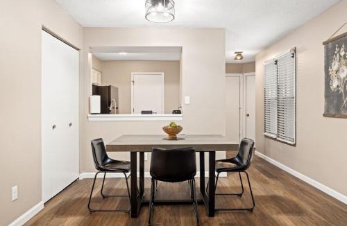 Orange Prairie House | Whispering Willow Retreat 2BD 2BA Nature Oasis