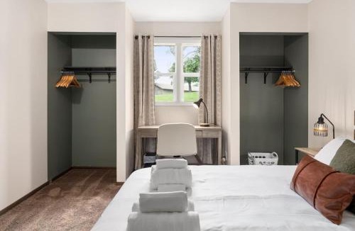 Orange Prairie House | Whispering Willow Retreat 2BD 2BA Nature Oasis
