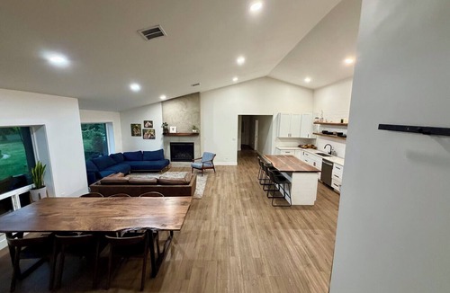 College Place House | Whispering Willow Retreat with Hot Tub and Bounce House