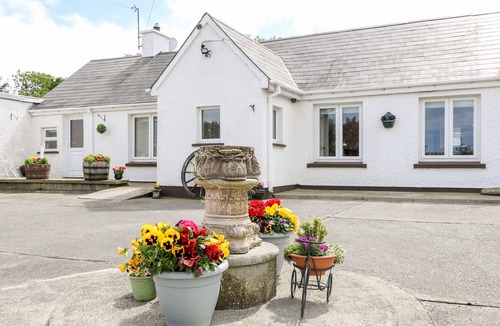 Carndonagh Cottage | WHISPERING WILLOWS - THE BUNGALOW in Carndonagh, County Donegal