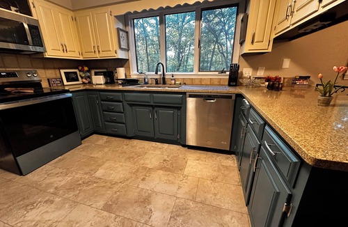 Easley House | Whispering Woods Hideaway ~ Large Home ~ 85 in TV
