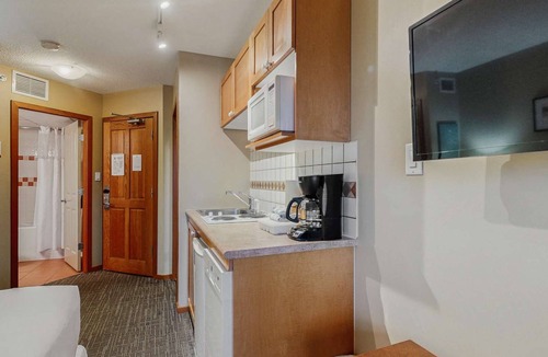 Village North Hotel | Whistler - Cascade Lodge 501