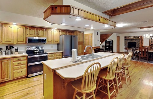 McHenry House | Whistling Bear | Serene View, Hot Tub, Large Yard