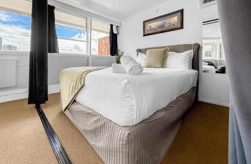 Grafton Apartment | Whitaker Wish- Spacious, city based apartment with carpark