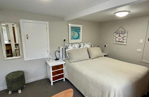 Mairangi Bay Apartment | Whitby Studio - Mairangi Bay Beach