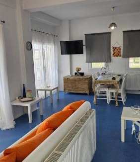 Alexandroupoli House | White and Blue