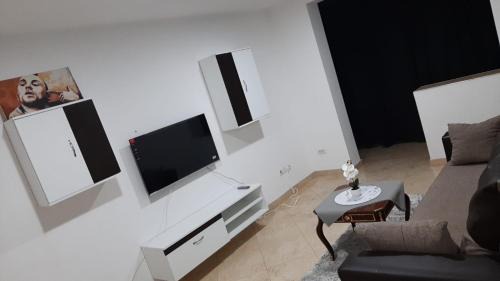 Barlad Apartment | White Apartment