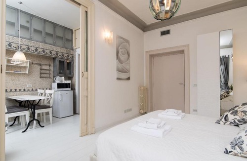 Rione XIV Borgo Apartment | White Borgo Apartment