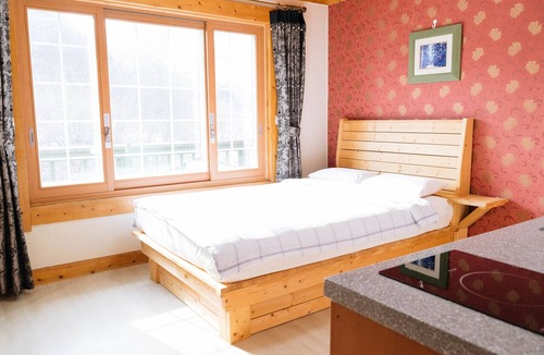 Bongpyeong House | White Cabin