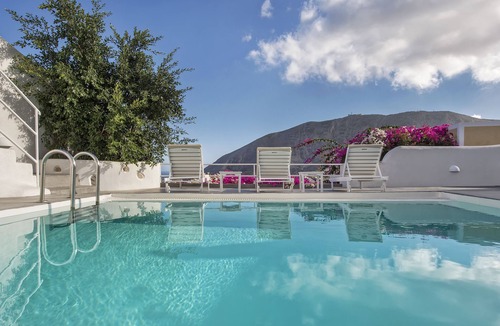 Exo Gonia Villa | White Cave unique villa with private pool in the beautiful village of Exo Gonia.