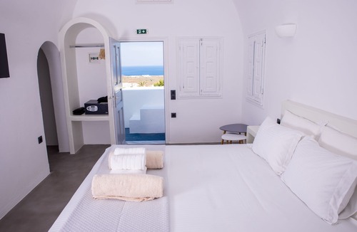 Finikia House | White Cave Villas