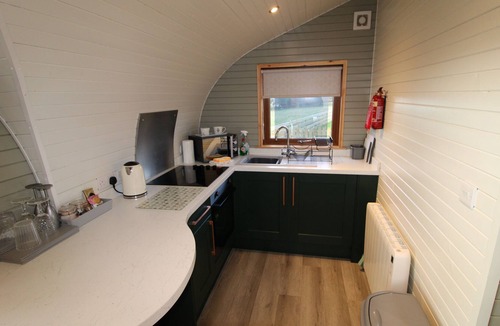 How Cabin | White Cleugh Pod with hot tub, firepit and BBQ close to Hadrian's Wall and Talkin Tarn
