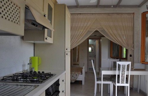 Silver Sands Apartment | White Coconut Studio at Blue Ocean Cottage in Silver Sands