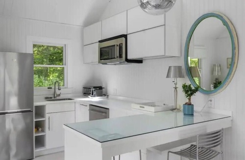 Village of East Hampton House | White Contemporary in Classic Estate SOH for 3 max