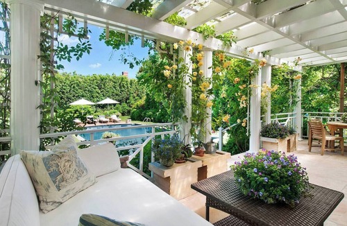 Village of East Hampton House | White Contemporary in Classic Estate SOH for 3 max