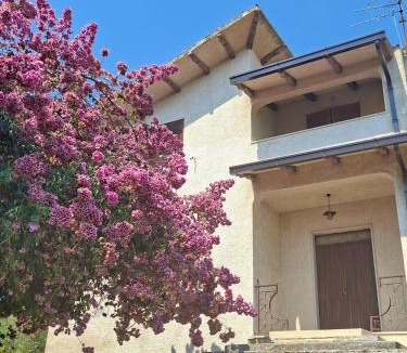 Vallevo House | White Cottage - WelcHome
