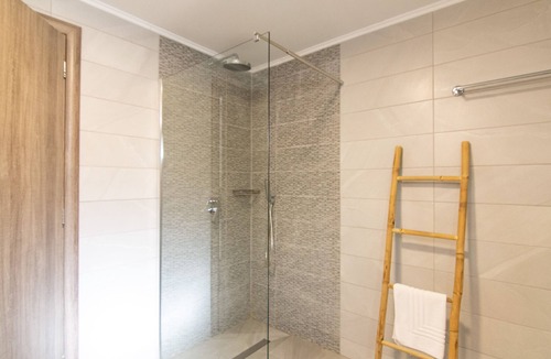 Aipeia Hotel | White Donkey Hotel
