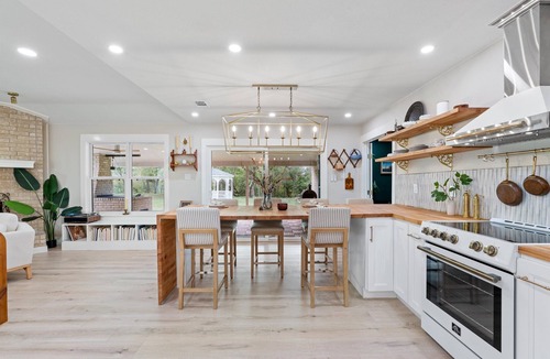Hutto House | White Feathers Ranch on Brushy Creek, Event Space & Luxury Farmhouse Retreat.
