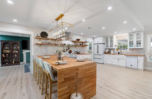 Hutto House | White Feathers Ranch on Brushy Creek, Event Space & Luxury Farmhouse Retreat.