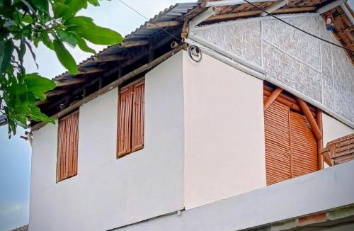 Sleman Hostel | White Gloves