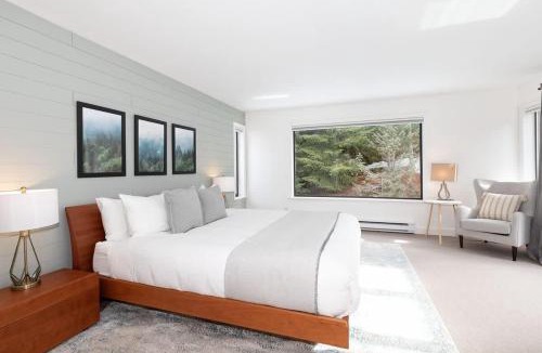Whistler House | White Gold Chalet - Spacious Family-Friendly Chalet, Hot Tub, Mountain Views, Log Fireplace